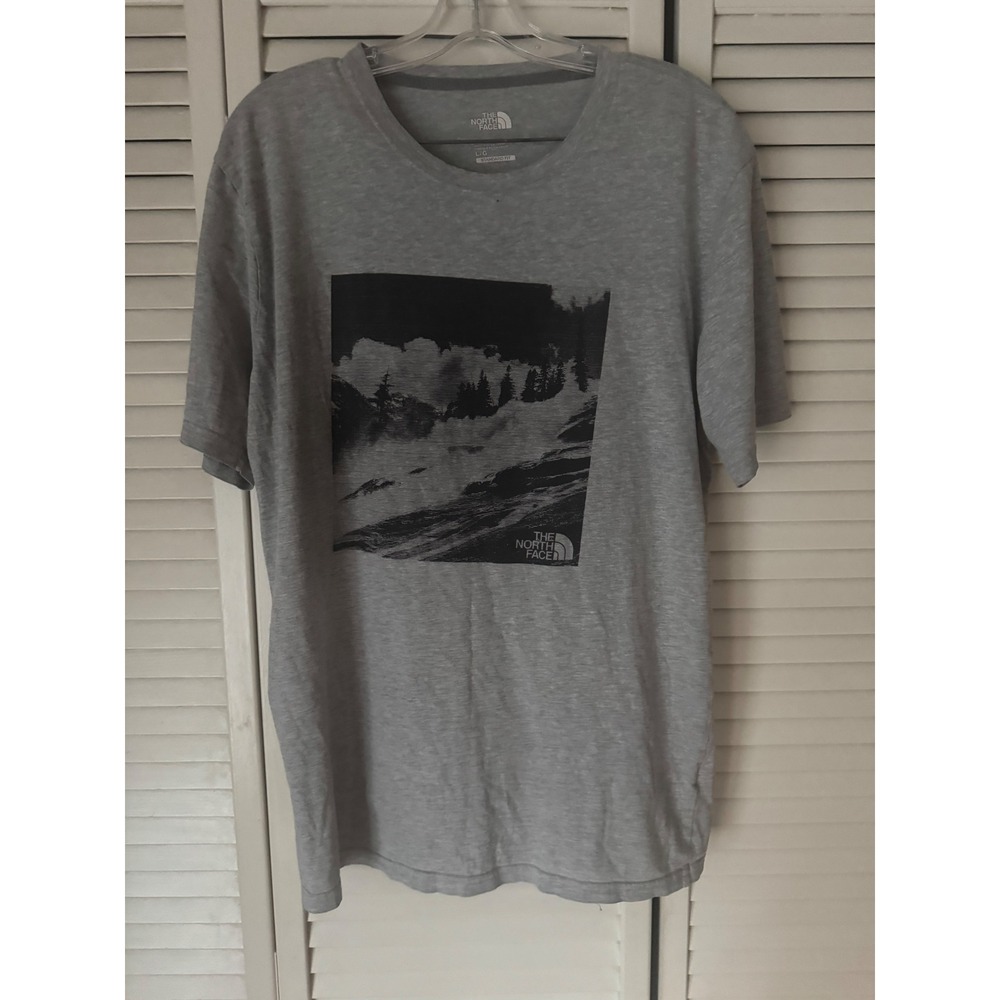 The North Face Mens Graphic Shirt‎ Ski Snowy Mountain Size Large Standard Fit